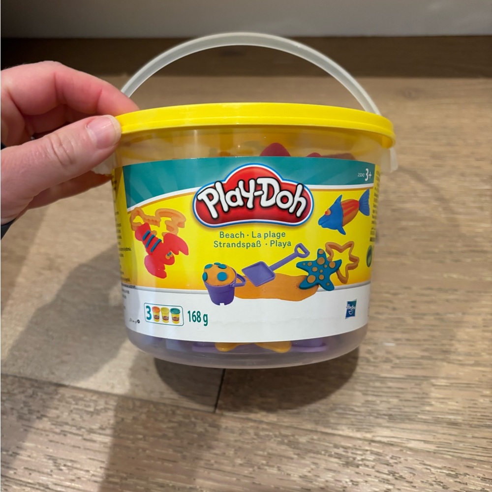 Play doh tools lot Bucket - Yellow